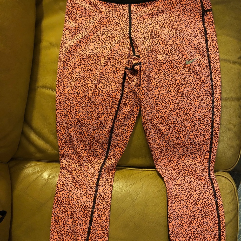 NIKE DRI FIT Capri Leggings